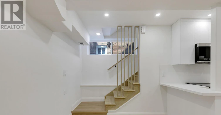 C-225 Gainsborough Road, Toronto, ON, M4L 3C7 - 6