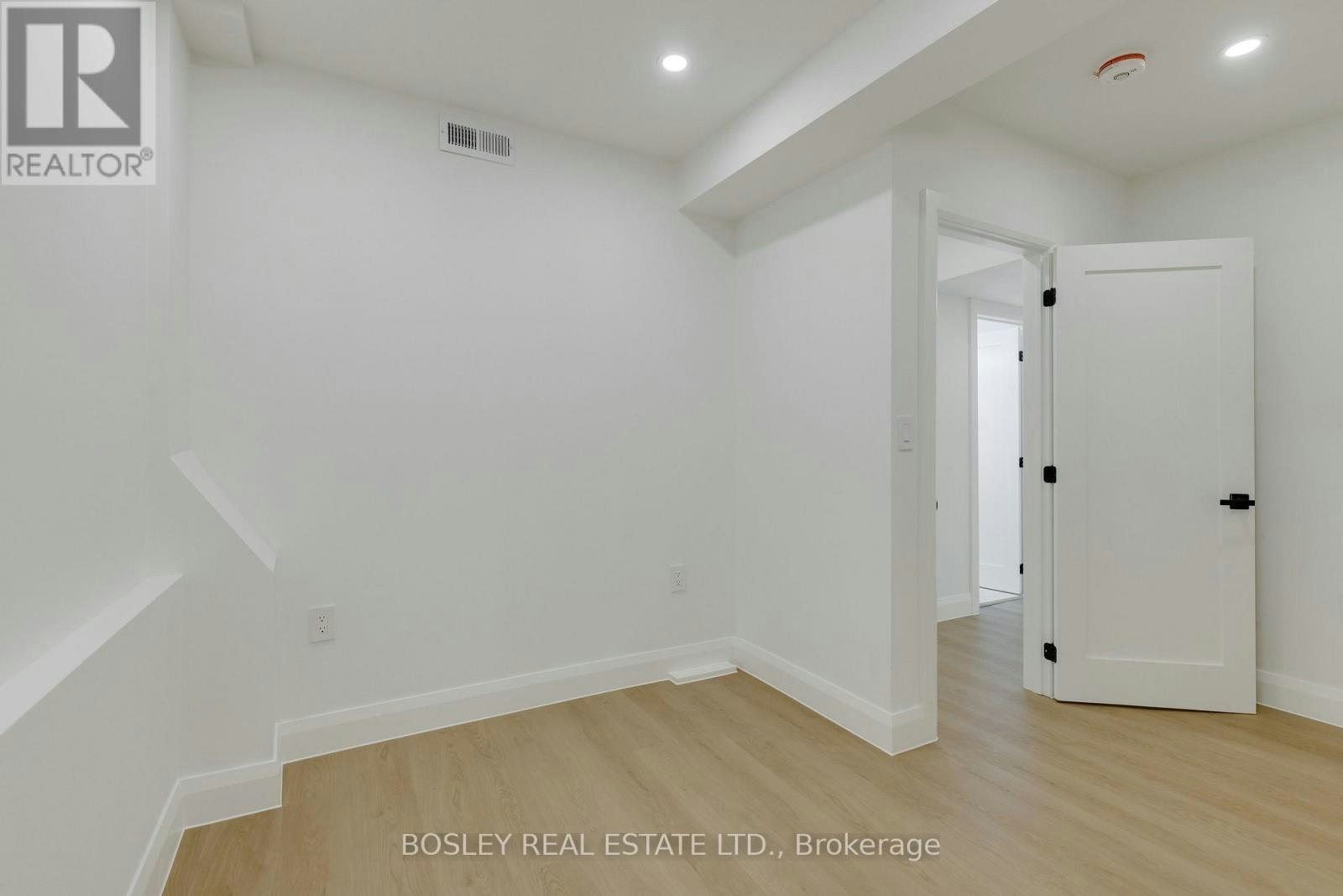 C-225 Gainsborough Road, Toronto, ON, M4L 3C7 - 20