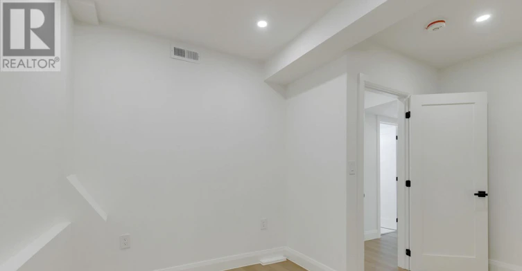 C-225 Gainsborough Road, Toronto, ON, M4L 3C7 - 20