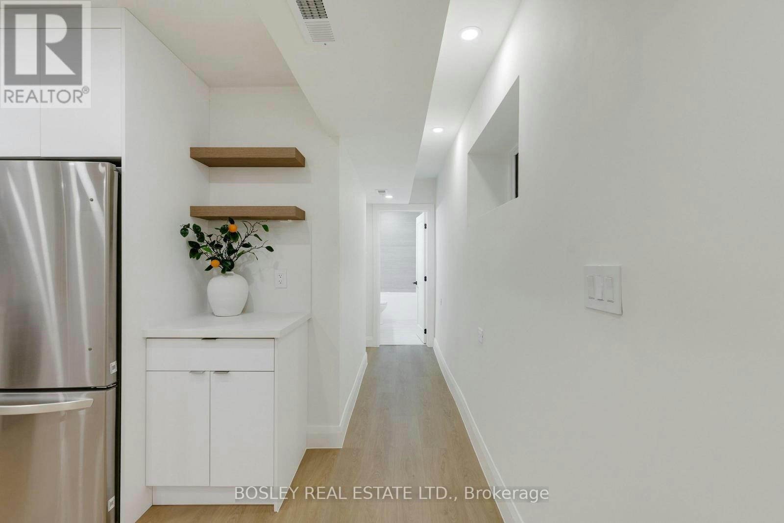 C-225 Gainsborough Road, Toronto, ON, M4L 3C7 - 13