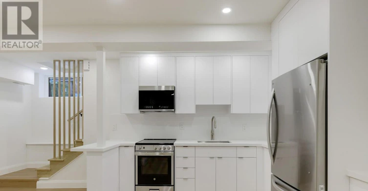 C-225 Gainsborough Road, Toronto, ON, M4L 3C7 - 10