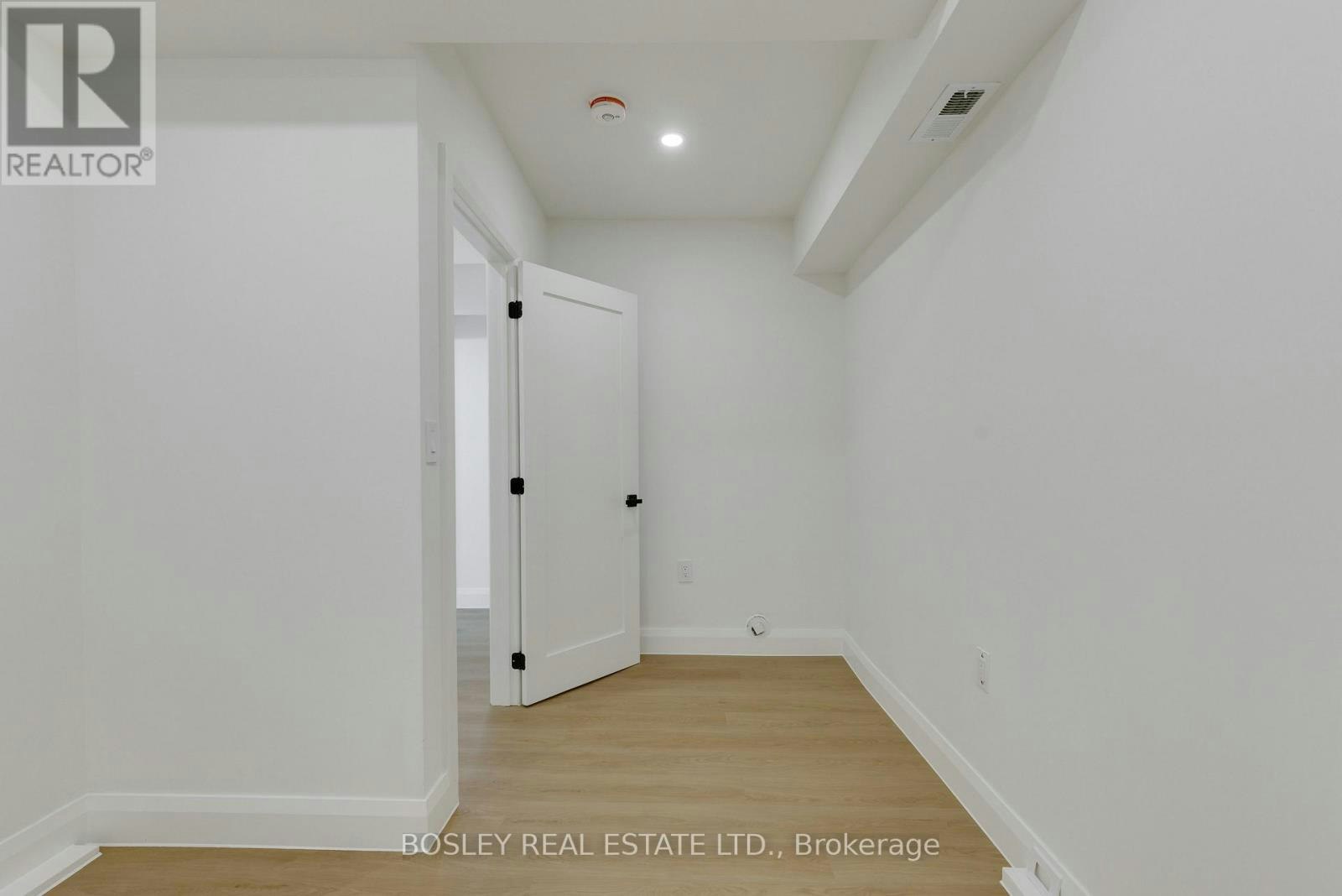 C-225 Gainsborough Road, Toronto, ON, M4L 3C7 - 21