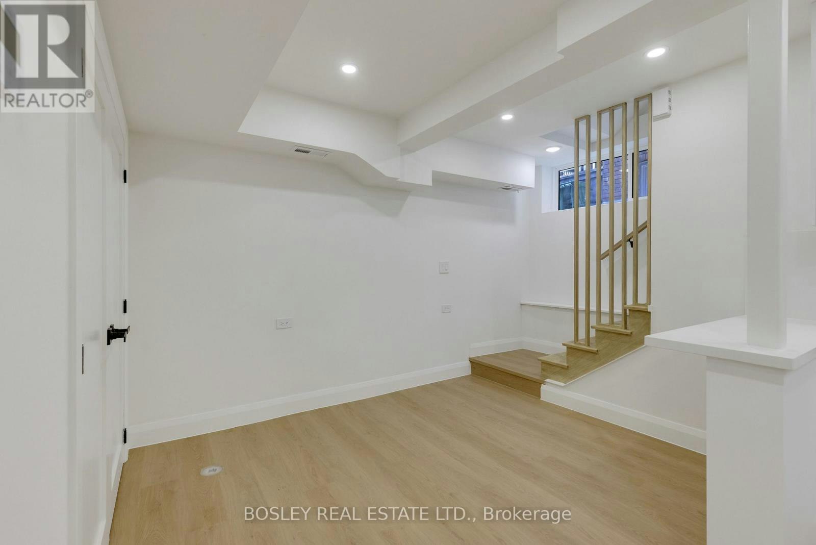 C-225 Gainsborough Road, Toronto, ON, M4L 3C7 - 7