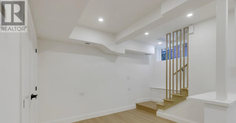 C-225 Gainsborough Road, Toronto, ON, M4L 3C7 - 7