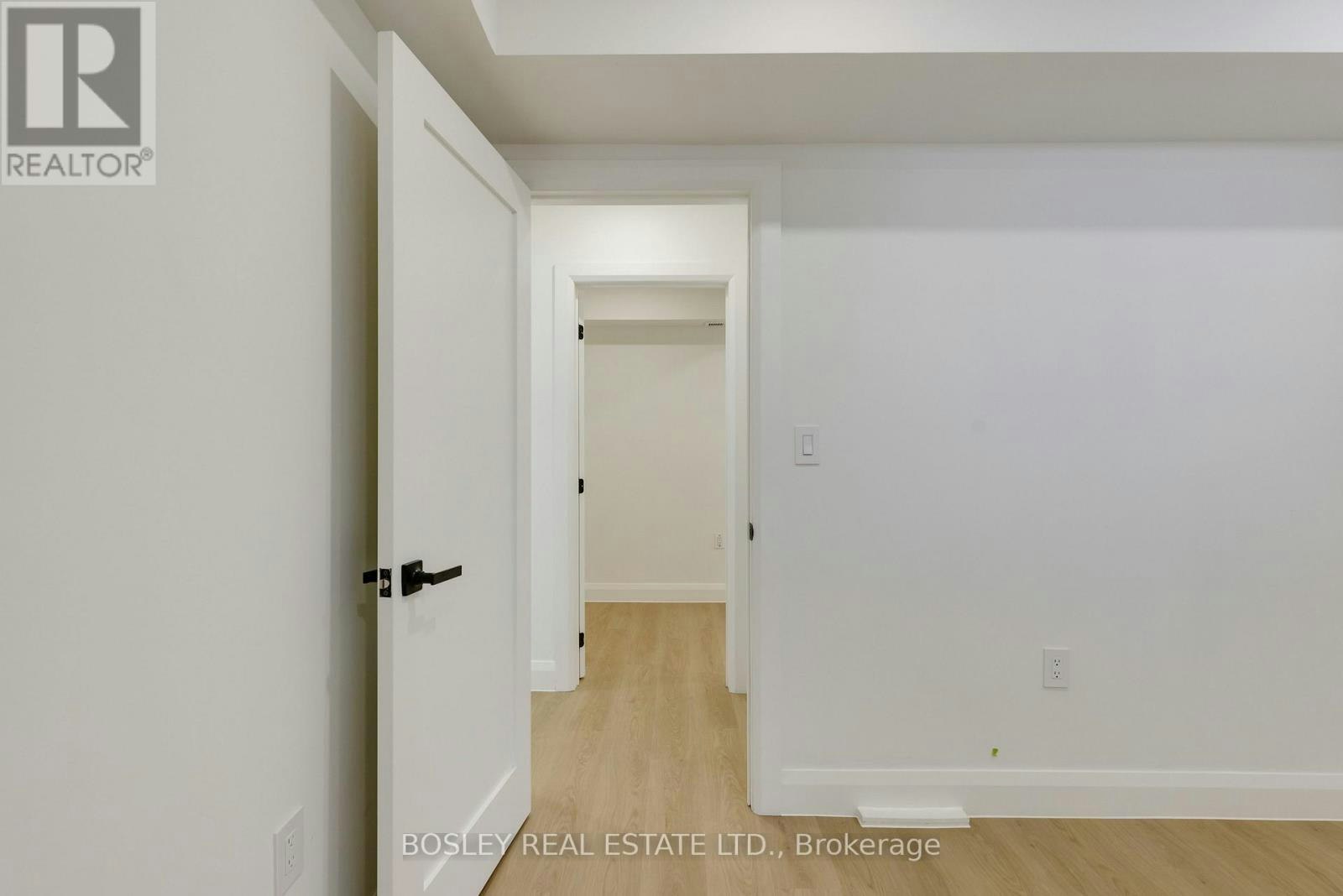 C-225 Gainsborough Road, Toronto, ON, M4L 3C7 - 18