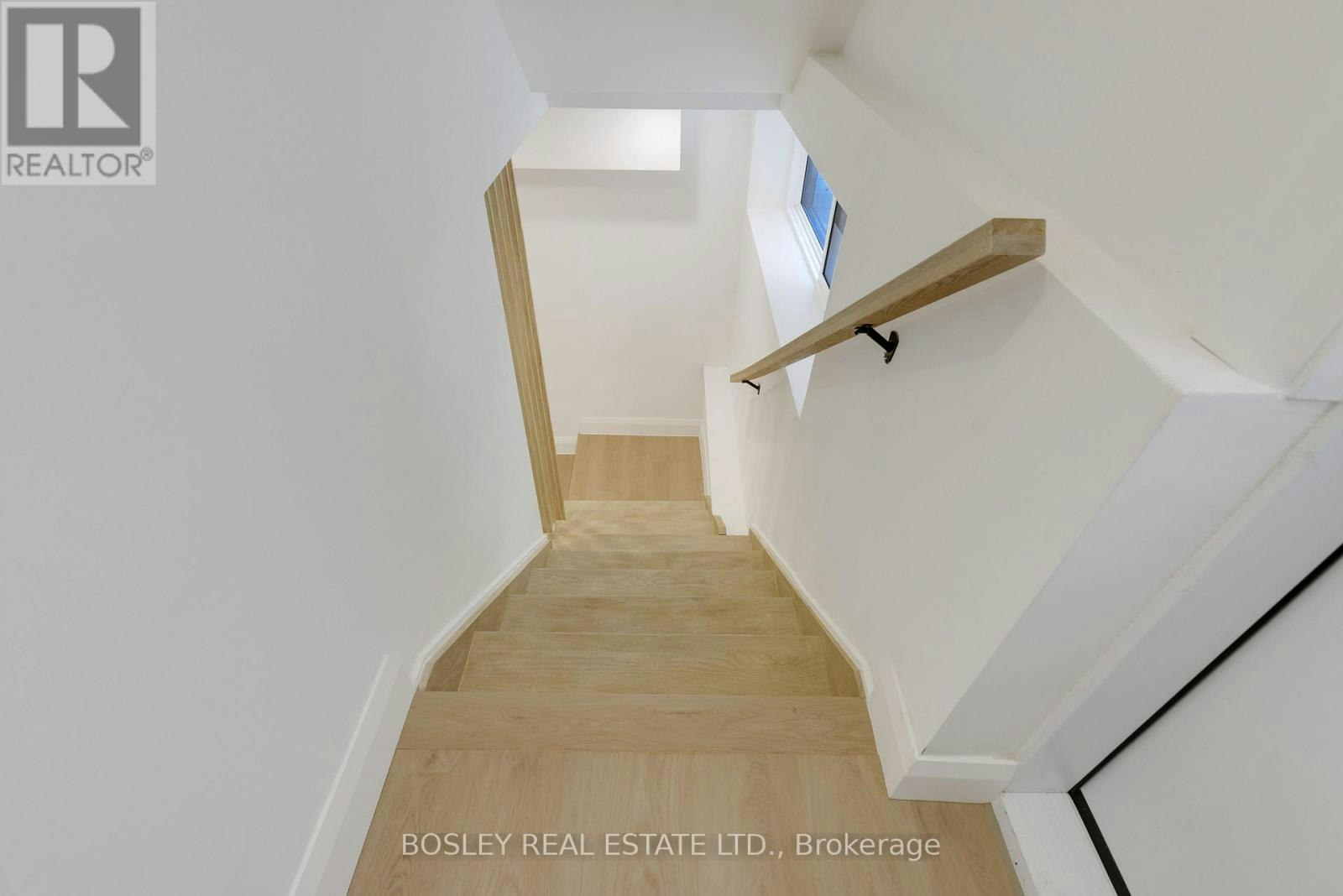 C-225 Gainsborough Road, Toronto, ON, M4L 3C7 - 3