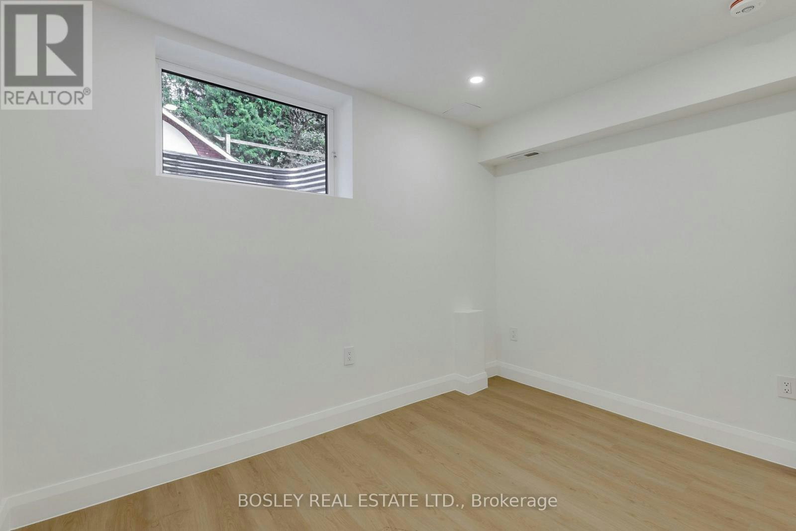 C-225 Gainsborough Road, Toronto, ON, M4L 3C7 - 16