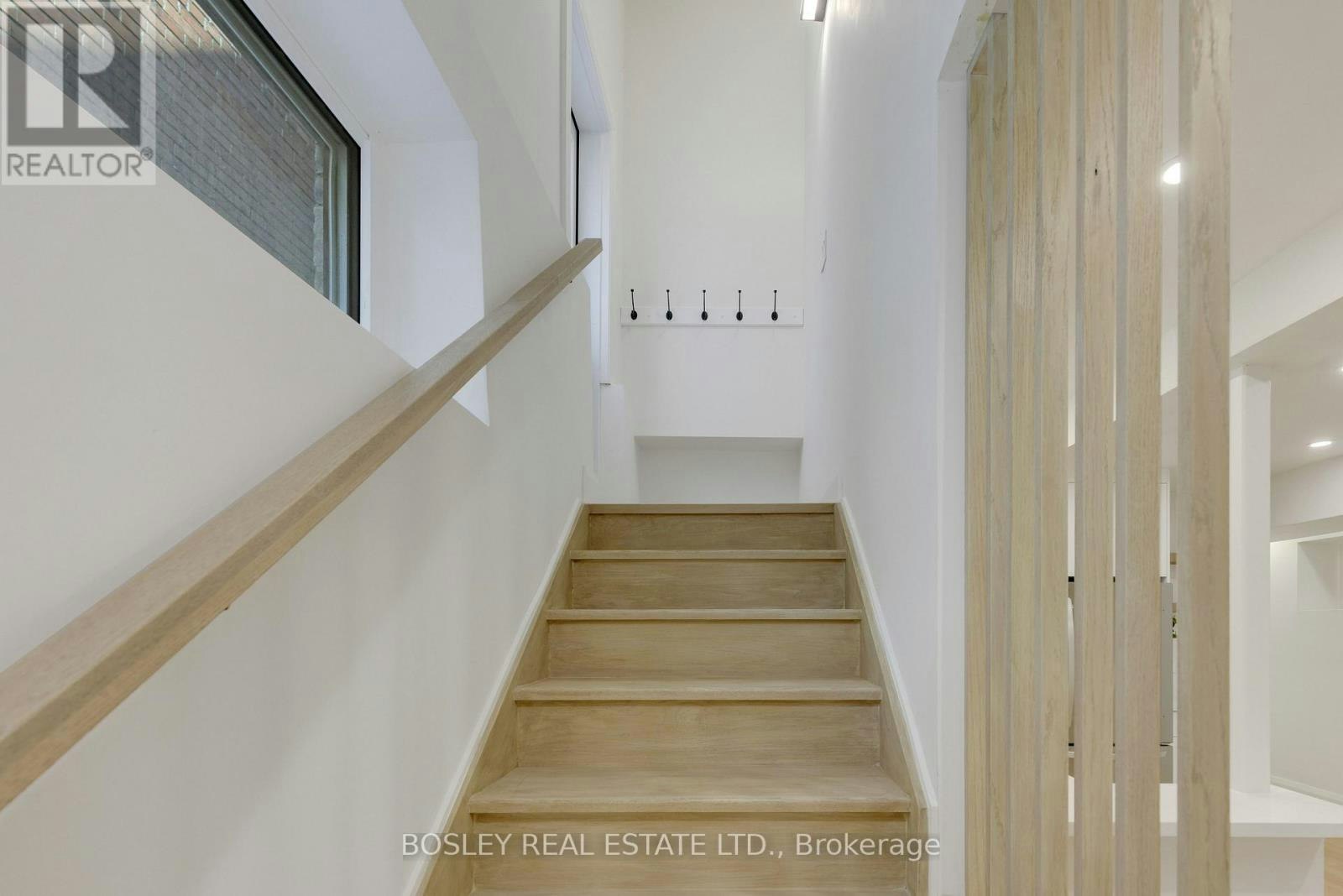 C-225 Gainsborough Road, Toronto, ON, M4L 3C7 - 4