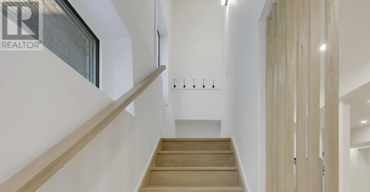 C-225 Gainsborough Road, Toronto, ON, M4L 3C7 - 4