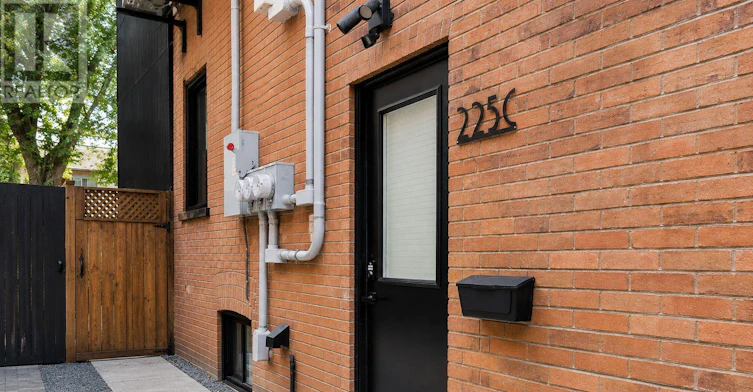C-225 Gainsborough Road, Toronto, ON, M4L 3C7 - 2