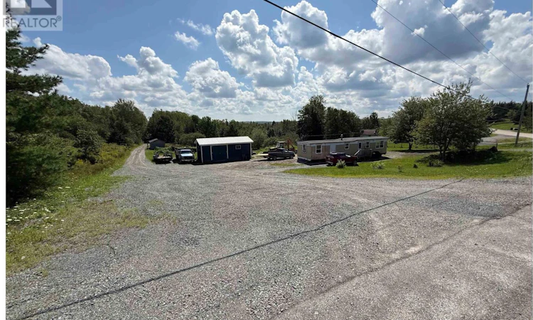 1025 Uniacke Road East