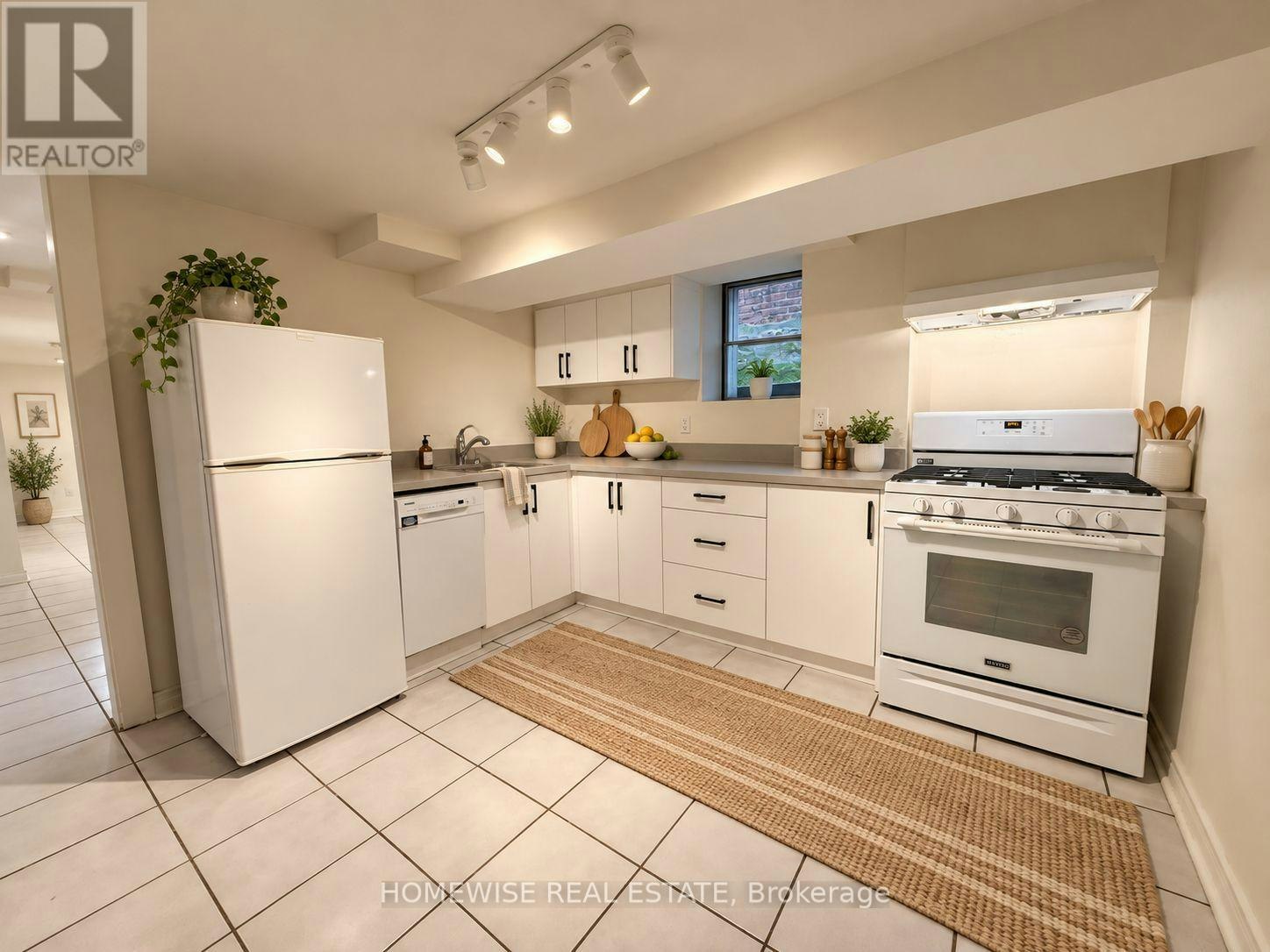 LOWER-261 Ossington Avenue, Toronto, ON, M6J 3A1 - 3