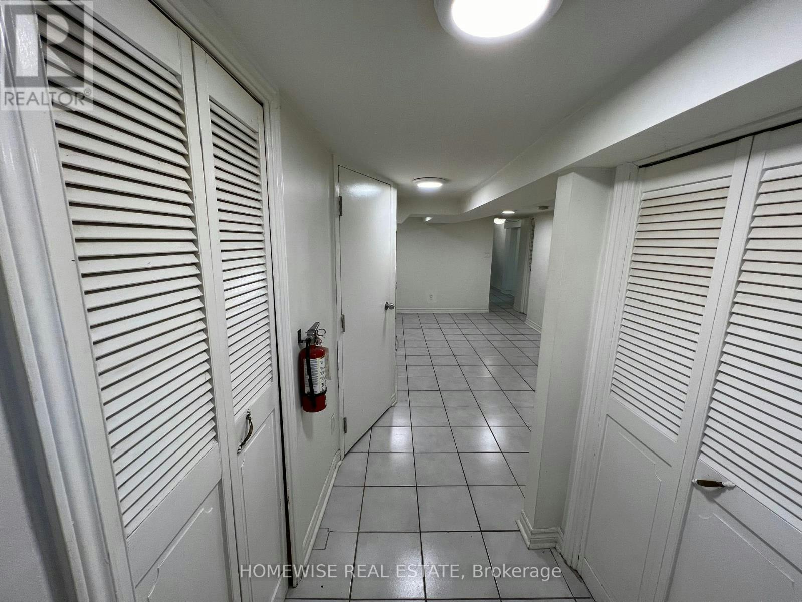 LOWER-261 Ossington Avenue, Toronto, ON, M6J 3A1 - 10