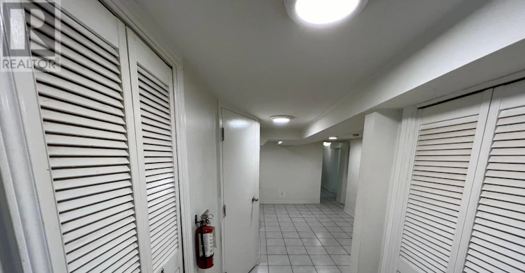 LOWER-261 Ossington Avenue, Toronto, ON, M6J 3A1 - 10