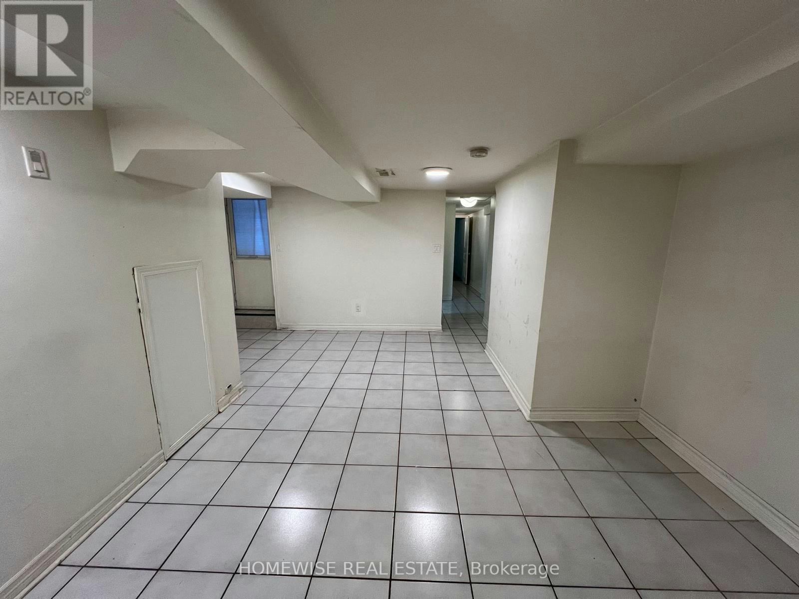 LOWER-261 Ossington Avenue, Toronto, ON, M6J 3A1 - 3