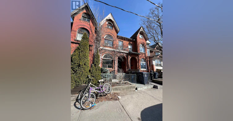 LOWER-261 Ossington Avenue, Toronto, ON, M6J 3A1