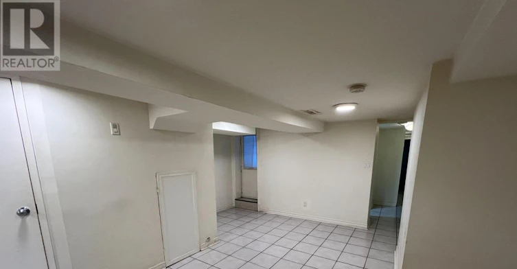 LOWER-261 Ossington Avenue, Toronto, ON, M6J 3A1 - 4