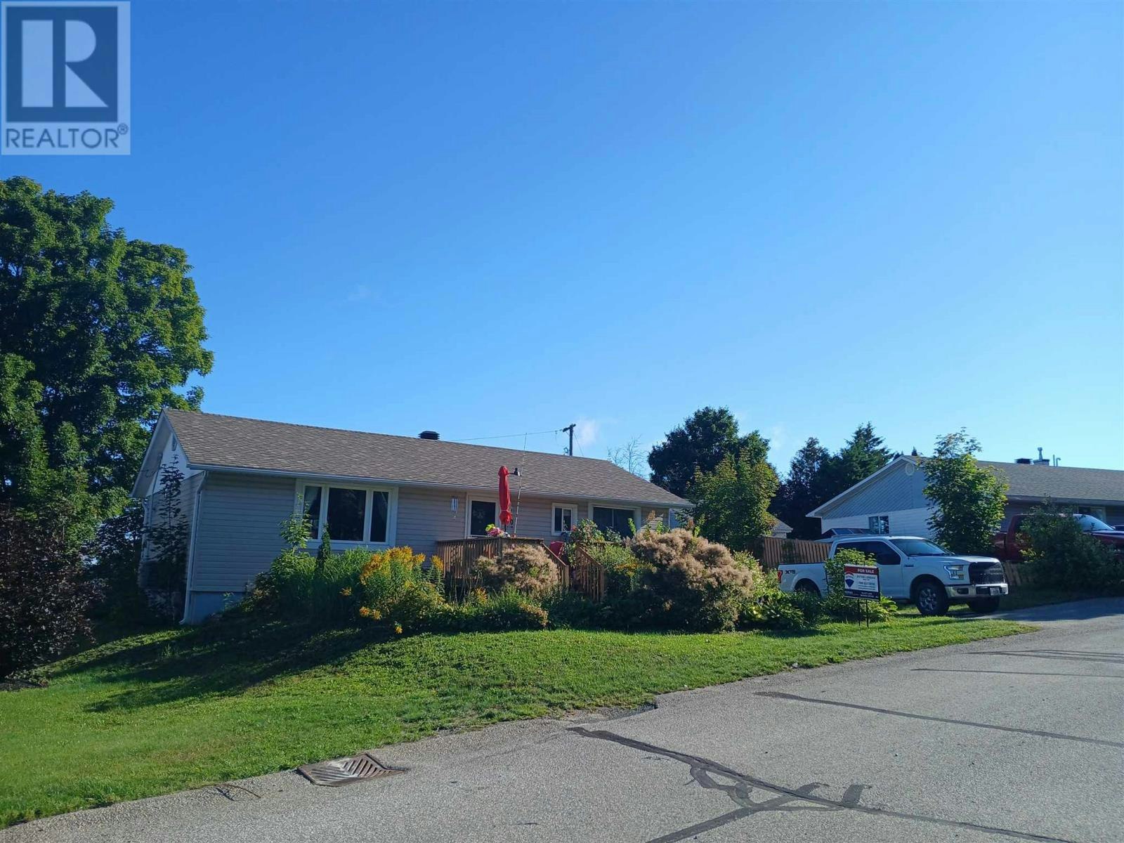 20 Gillanders Road, Elliot Lake, ON, P5A 1W3