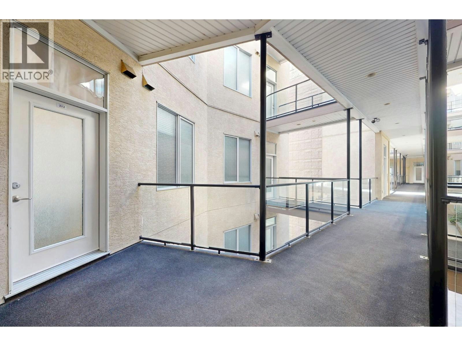 212-1327 St Paul Street - 3