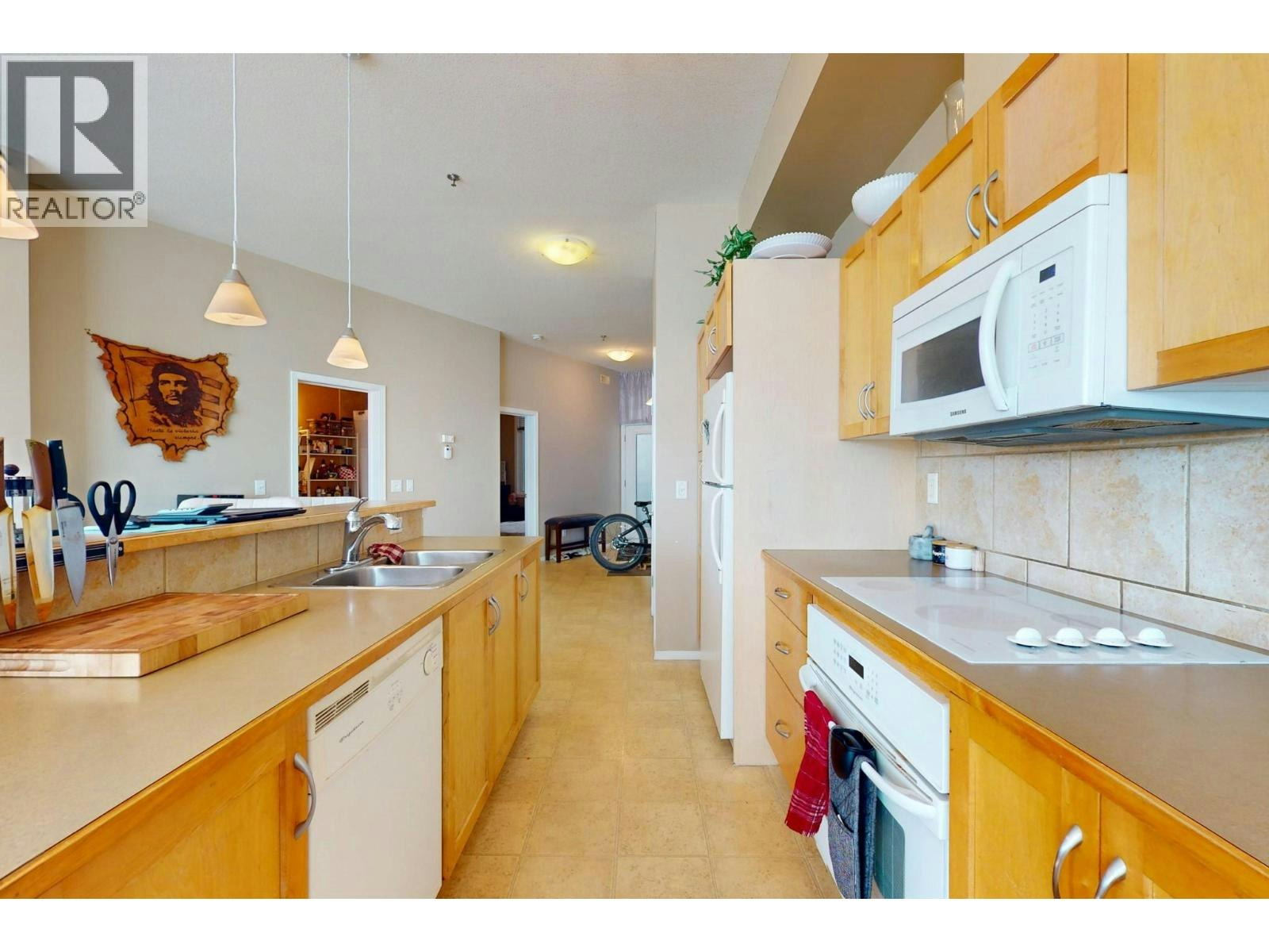 212-1327 St Paul Street - 2