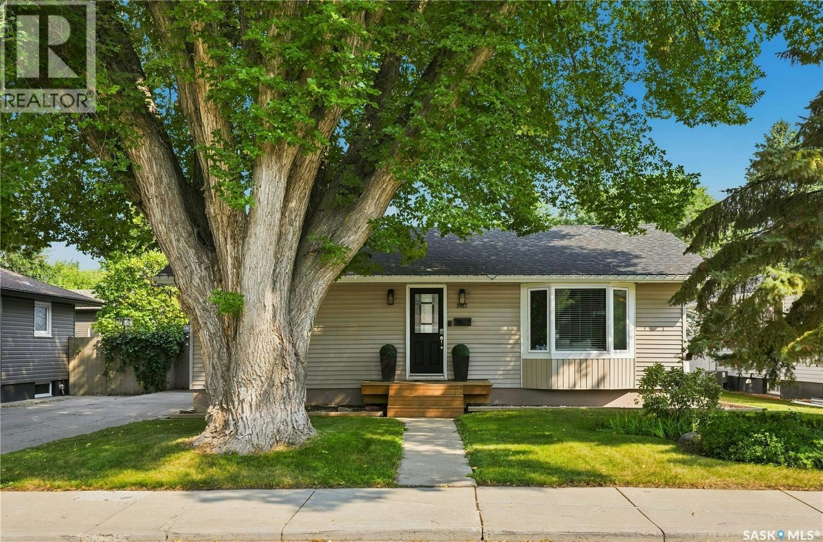 2417 York Avenue, Saskatoon, SK, S7J 1J4
