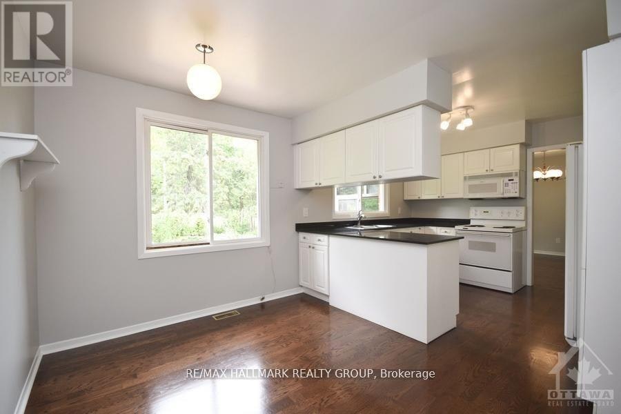 14 Whippoorwill Drive, Ottawa, ON, K1J 7J2 - 6