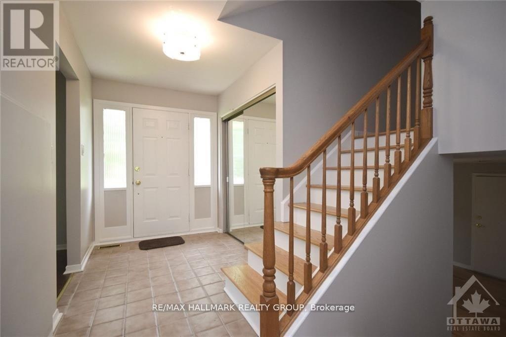14 Whippoorwill Drive, Ottawa, ON, K1J 7J2 - 3