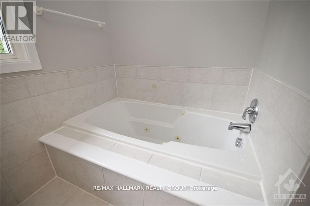 14 Whippoorwill Drive, Ottawa, ON, K1J 7J2 - 11