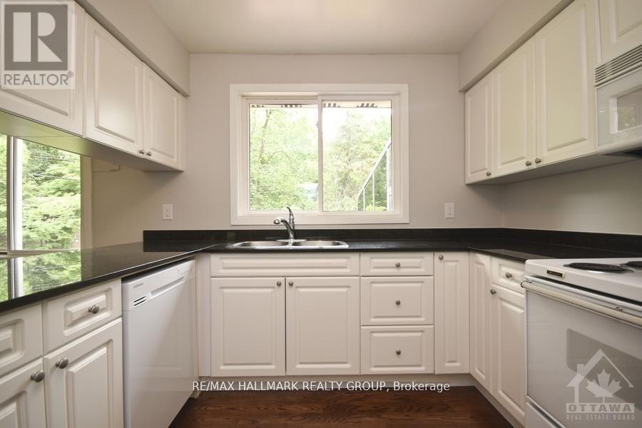14 Whippoorwill Drive, Ottawa, ON, K1J 7J2 - 7