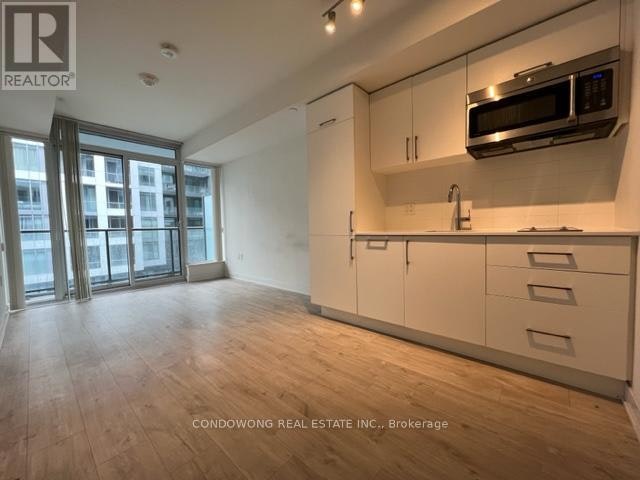 1014W-27 Bathurst Street, Toronto, ON, M5V 0R1