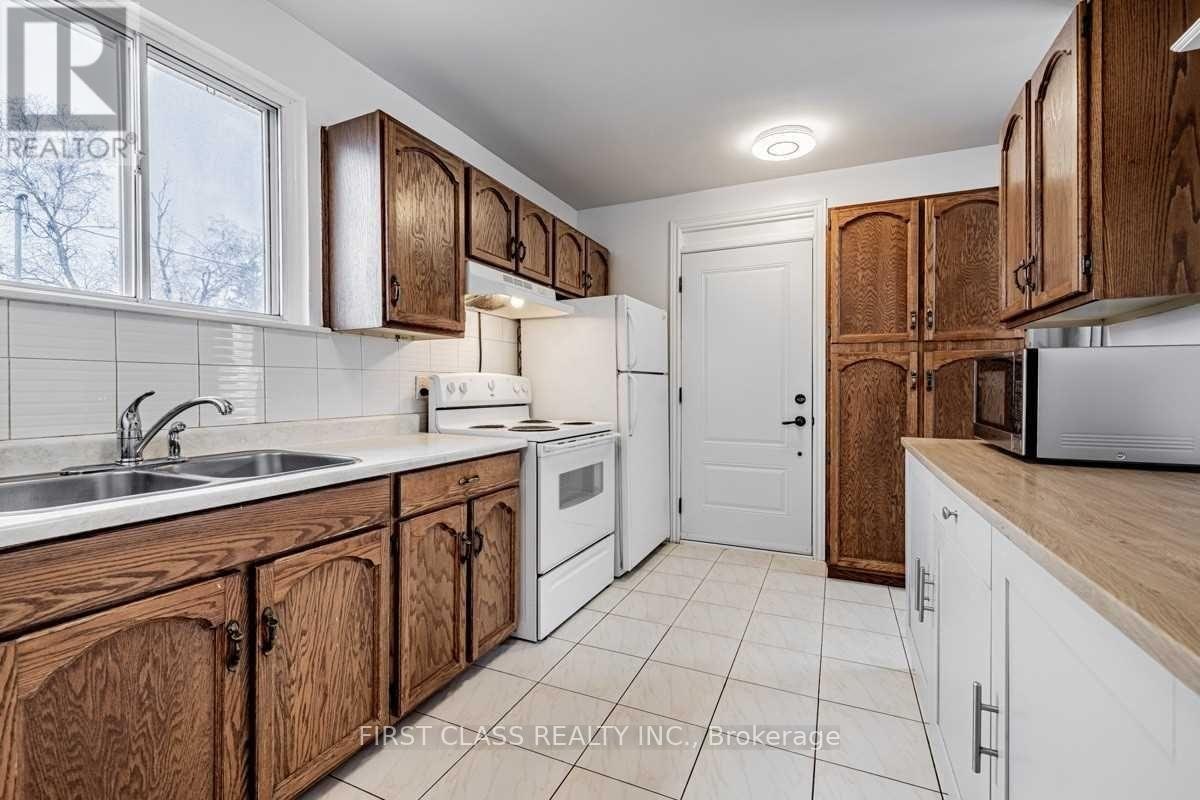 MAIN FL-260 Taylor Mills Drive N, Richmond Hill, ON, L4C 2T7 - 3
