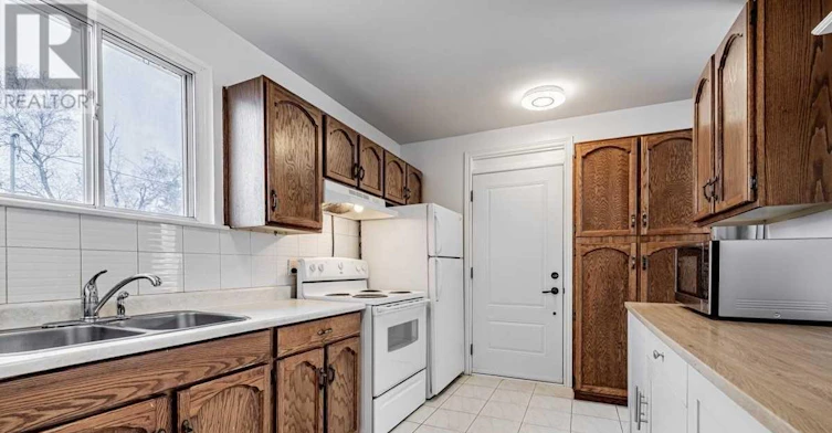 MAIN FL-260 Taylor Mills Drive N, Richmond Hill, ON, L4C 2T7 - 3