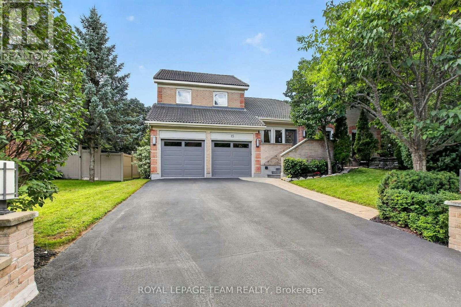 15 Kintail Court, Ottawa, ON, K2S 1G8