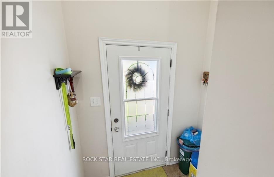 UPPER-203 Commercial Street, Welland, ON, L3B 5Z5 - 4