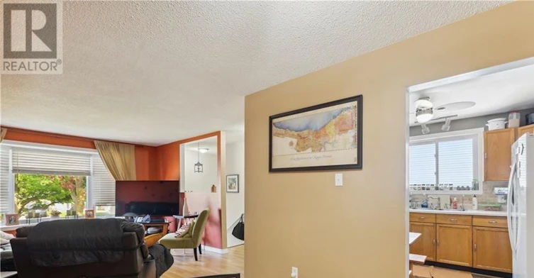 UPPER-203 Commercial Street, Welland, ON, L3B 5Z5 - 9