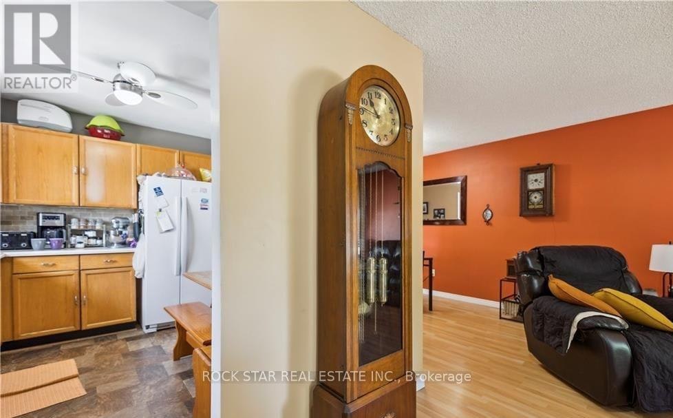 UPPER-203 Commercial Street, Welland, ON, L3B 5Z5 - 5
