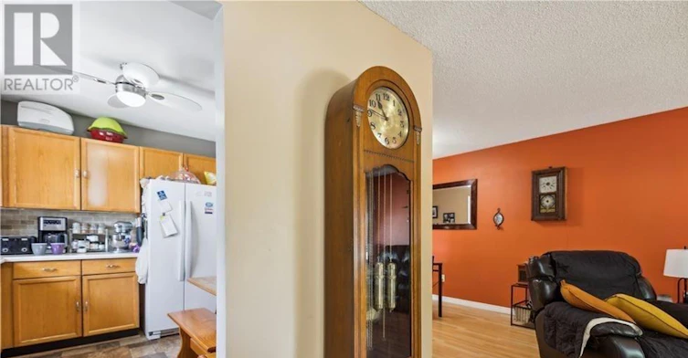 UPPER-203 Commercial Street, Welland, ON, L3B 5Z5 - 5