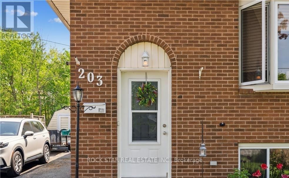 UPPER-203 Commercial Street, Welland, ON, L3B 5Z5 - 3