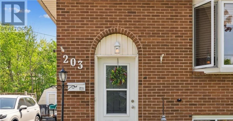 UPPER-203 Commercial Street, Welland, ON, L3B 5Z5 - 3