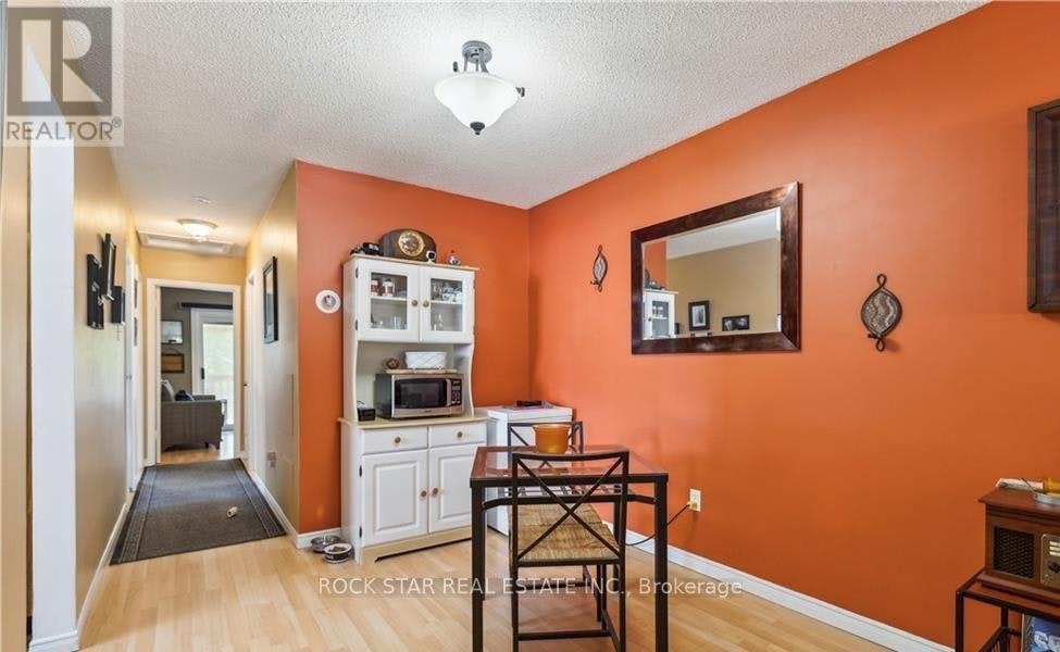 UPPER-203 Commercial Street, Welland, ON, L3B 5Z5 - 8
