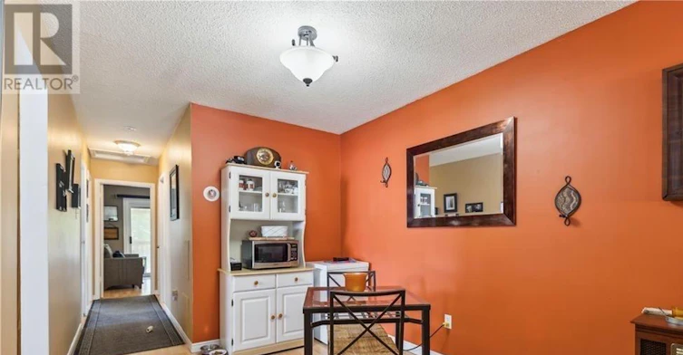 UPPER-203 Commercial Street, Welland, ON, L3B 5Z5 - 8