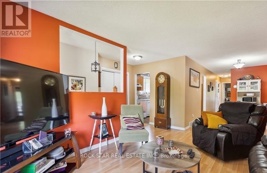 UPPER-203 Commercial Street, Welland, ON, L3B 5Z5 - 6