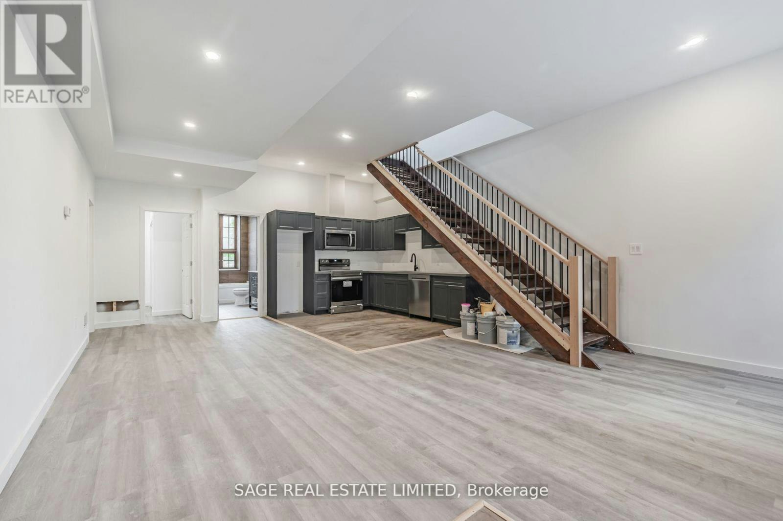 10-14 Cross Street, Hamilton, ON, L9H 2R4