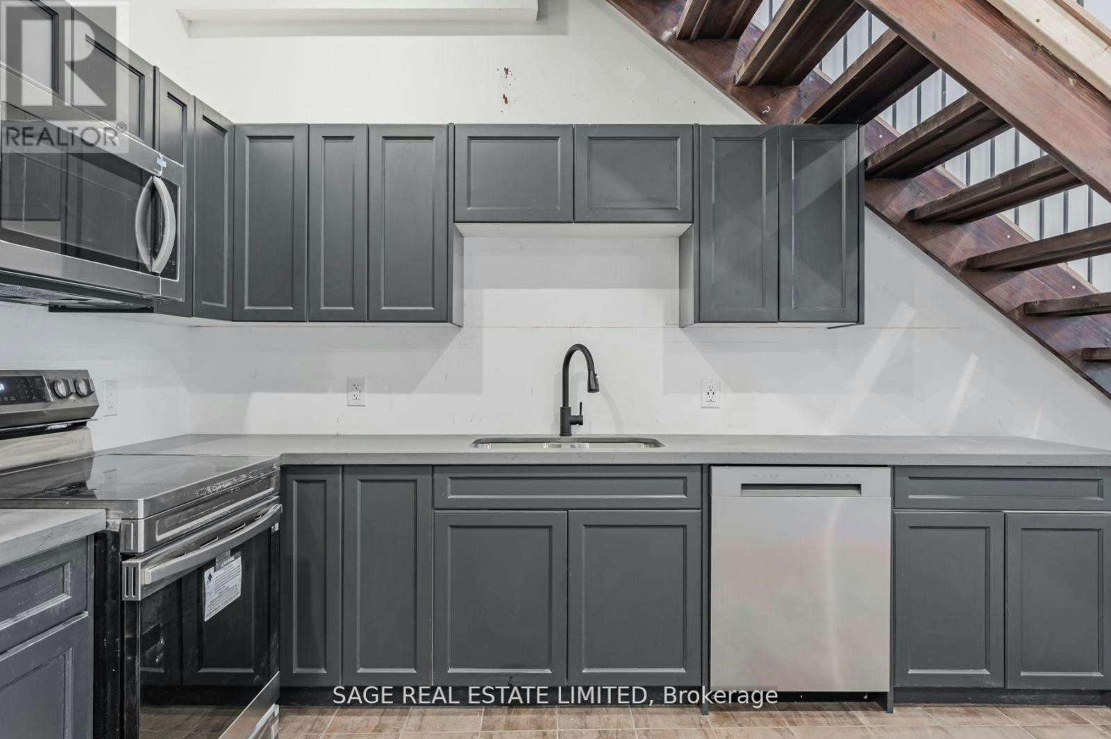 10-14 Cross Street, Hamilton, ON, L9H 2R4 - 3