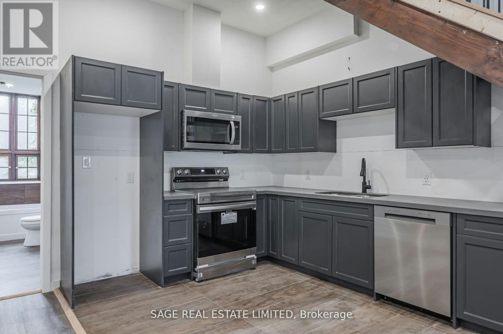 10-14 Cross Street, Hamilton, ON, L9H 2R4 - 4