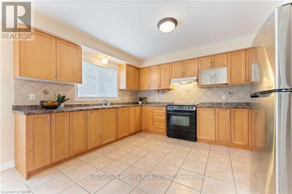 MAIN LEVEL-8 Roelfson Drive, Hamilton, ON, L9K 1P1 - 15