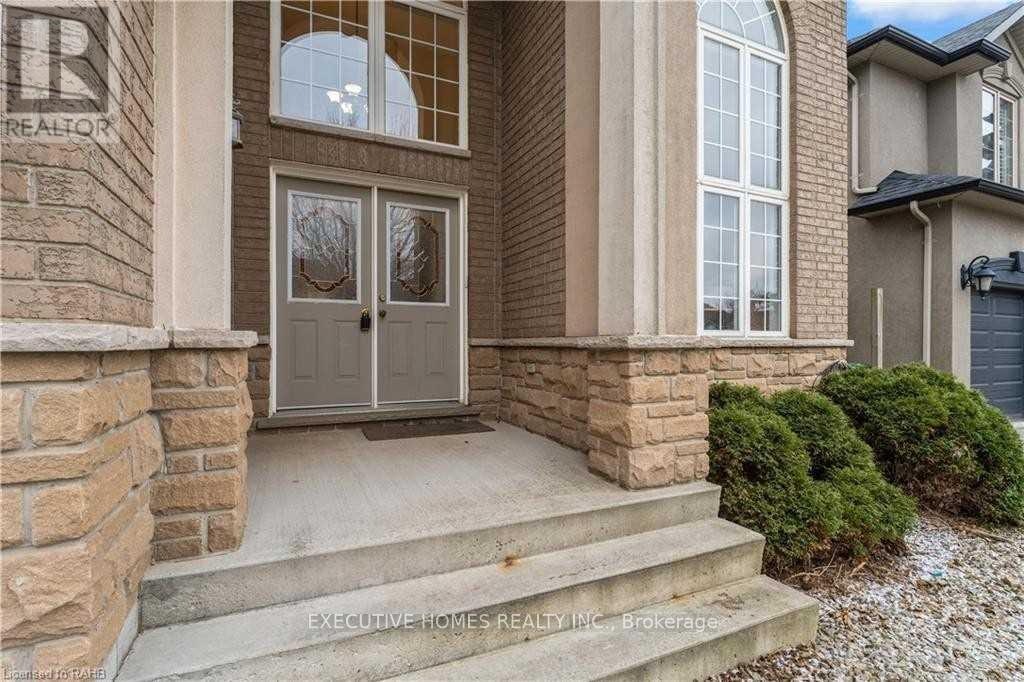 MAIN LEVEL-8 Roelfson Drive, Hamilton, ON, L9K 1P1 - 3