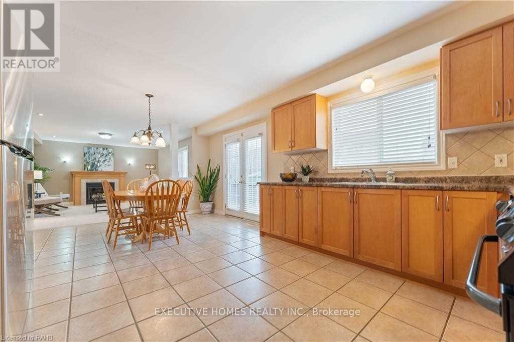 MAIN LEVEL-8 Roelfson Drive, Hamilton, ON, L9K 1P1 - 17