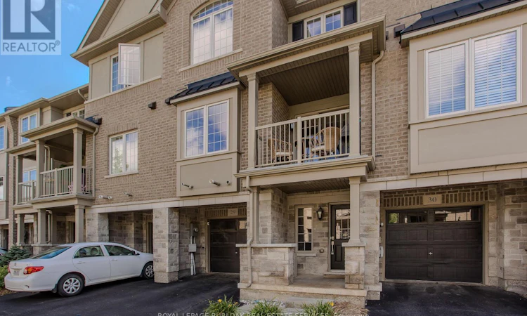 29-215 Dundas Street E