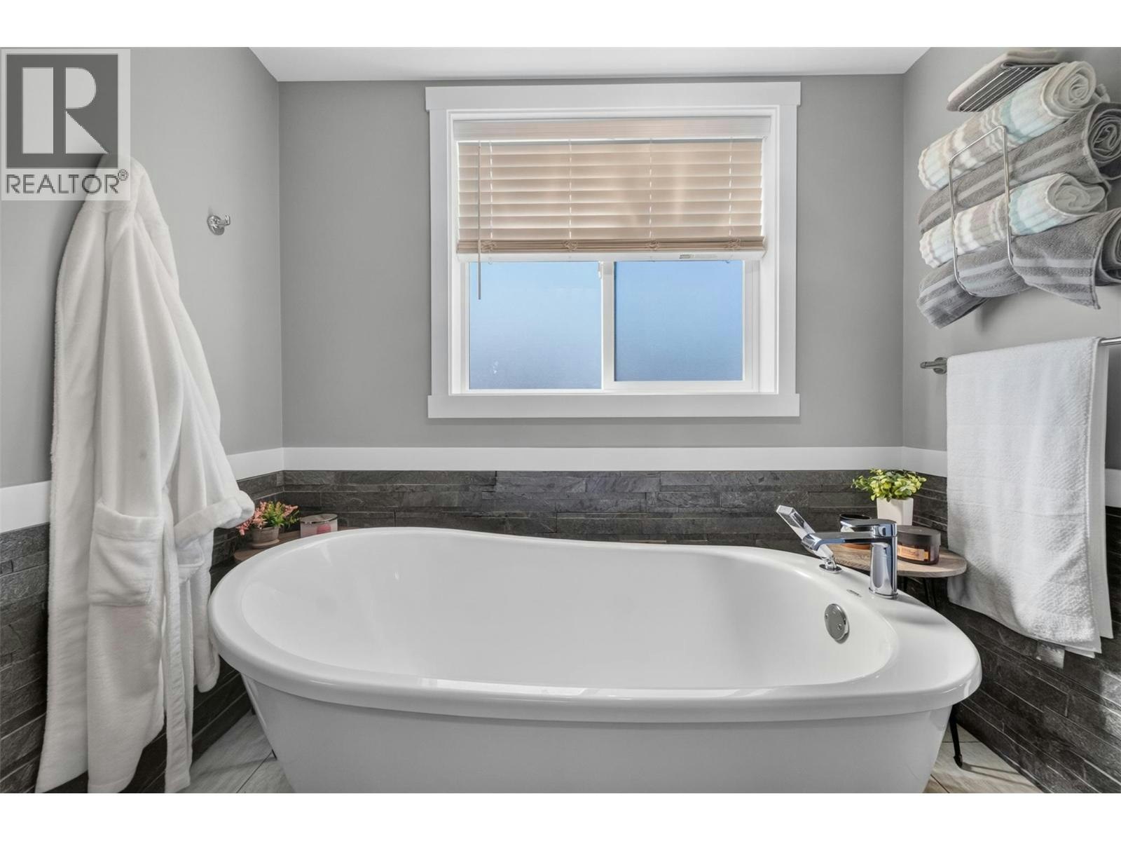 38-2592 Alpen Paradies Road, Blind Bay, BC, V0E 1H1 - 36
